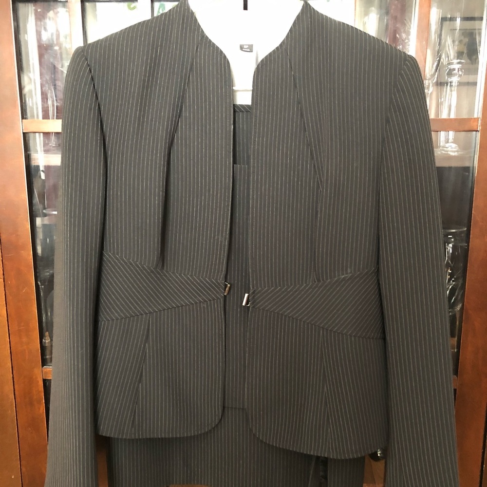 Tahari 3 piece suit